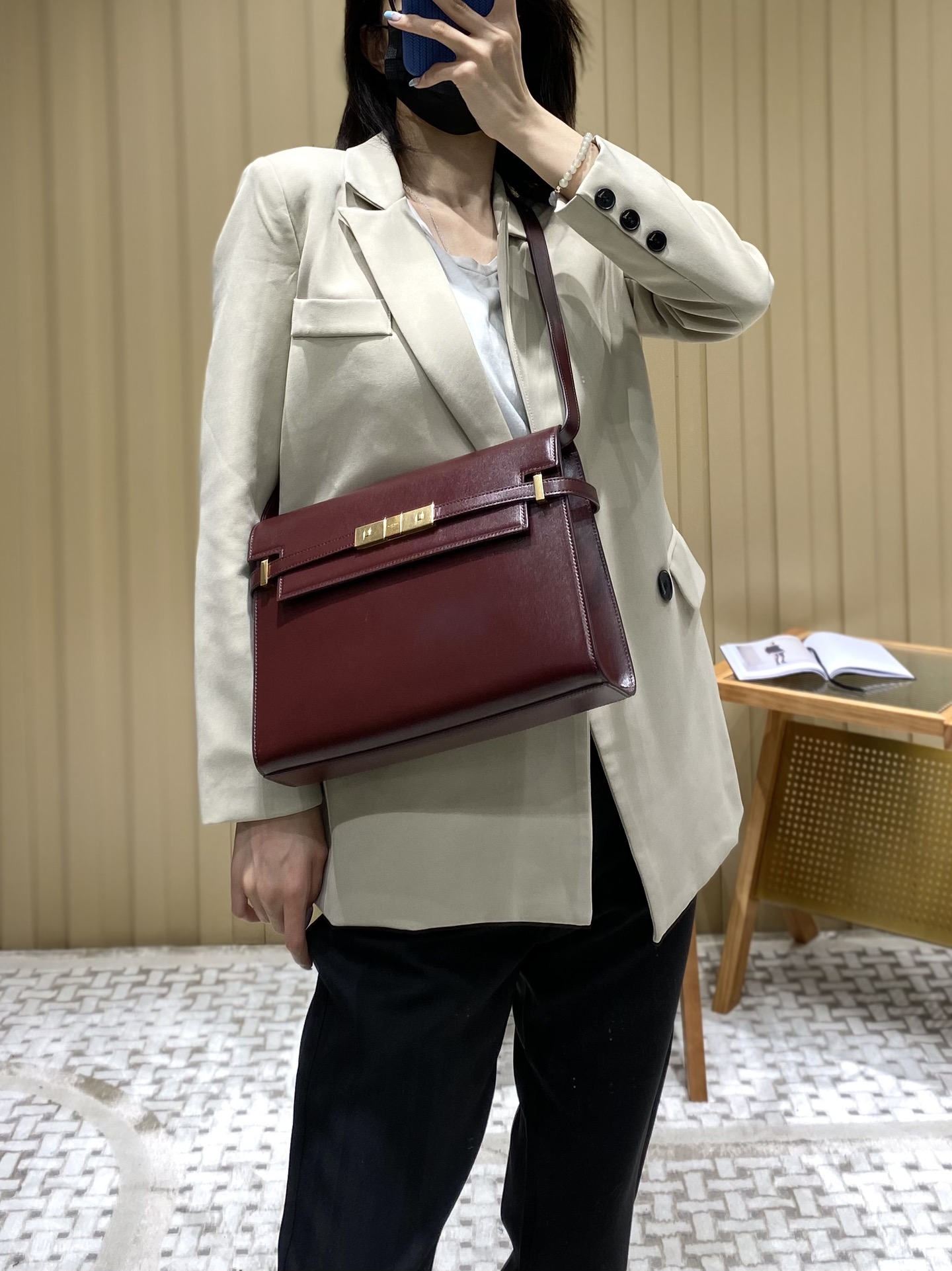 Ysl 𝑴𝒂𝒏𝒉𝒂𝒕𝒕𝒂𝒏 29CM曼哈顿法棍包 579271酒红色牙签纹金扣