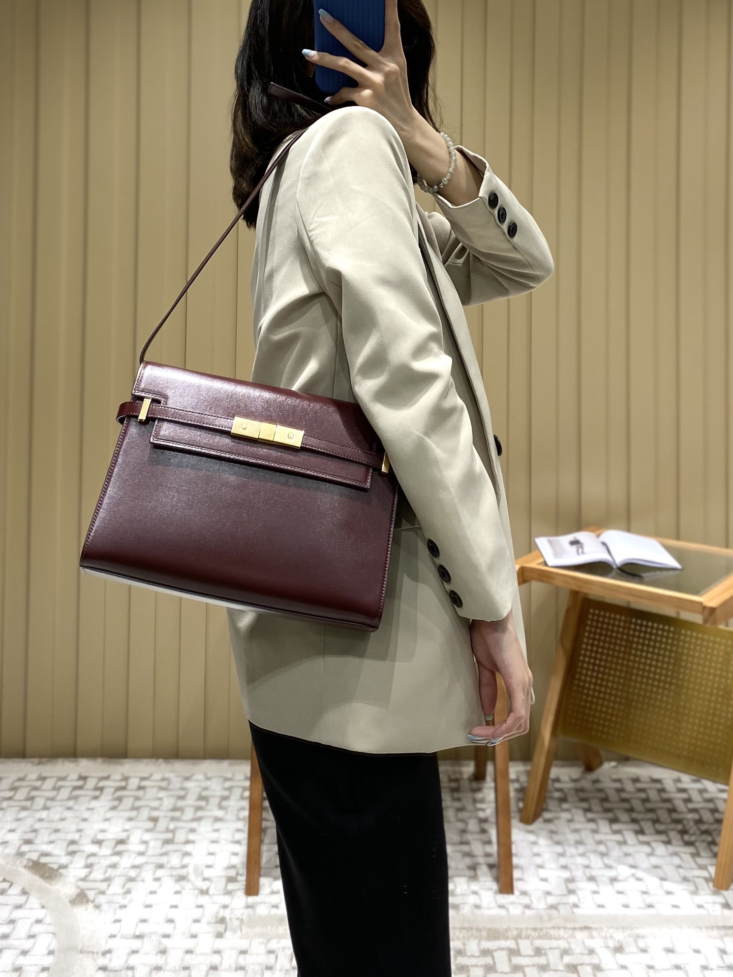 Ysl 𝑴𝒂𝒏𝒉𝒂𝒕𝒕𝒂𝒏 29CM曼哈顿法棍包 579271酒红色牙签纹金扣