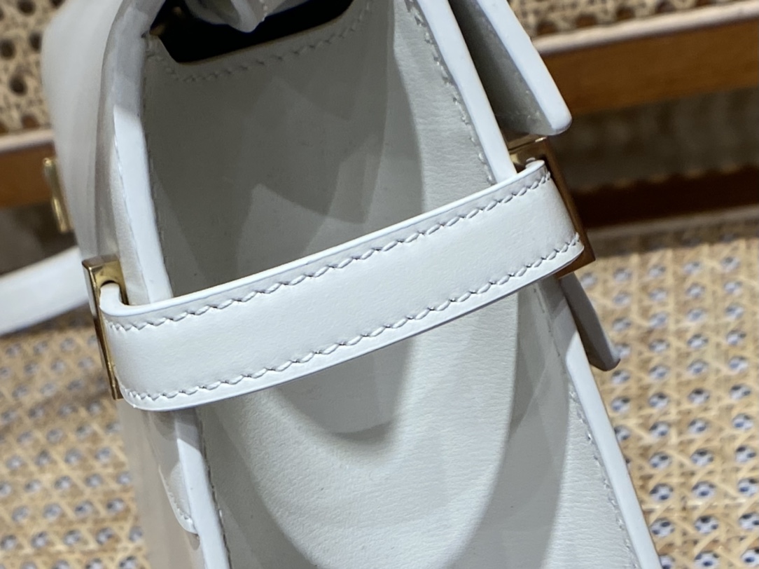 Ysl 𝑴𝒂𝒏𝒉𝒂𝒕𝒕𝒂𝒏 29CM曼哈顿法棍包 579271白色牙签纹金扣