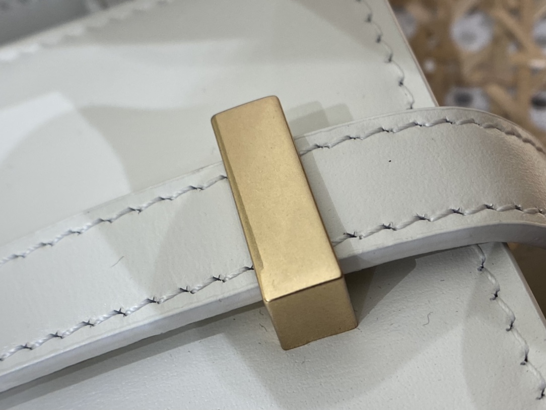 Ysl 𝑴𝒂𝒏𝒉𝒂𝒕𝒕𝒂𝒏 29CM曼哈顿法棍包 579271白色牙签纹金扣