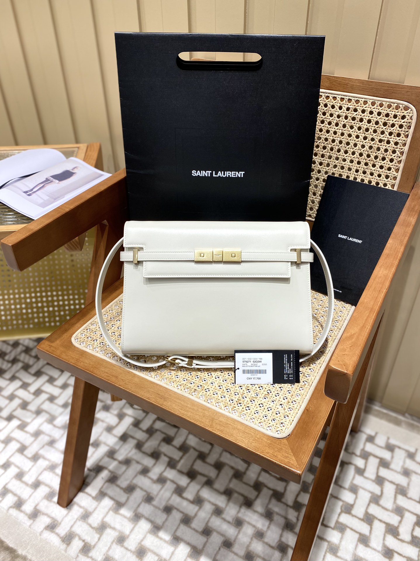 Ysl 𝑴𝒂𝒏𝒉𝒂𝒕𝒕𝒂𝒏 29CM曼哈顿法棍包 579271白色牙签纹金扣