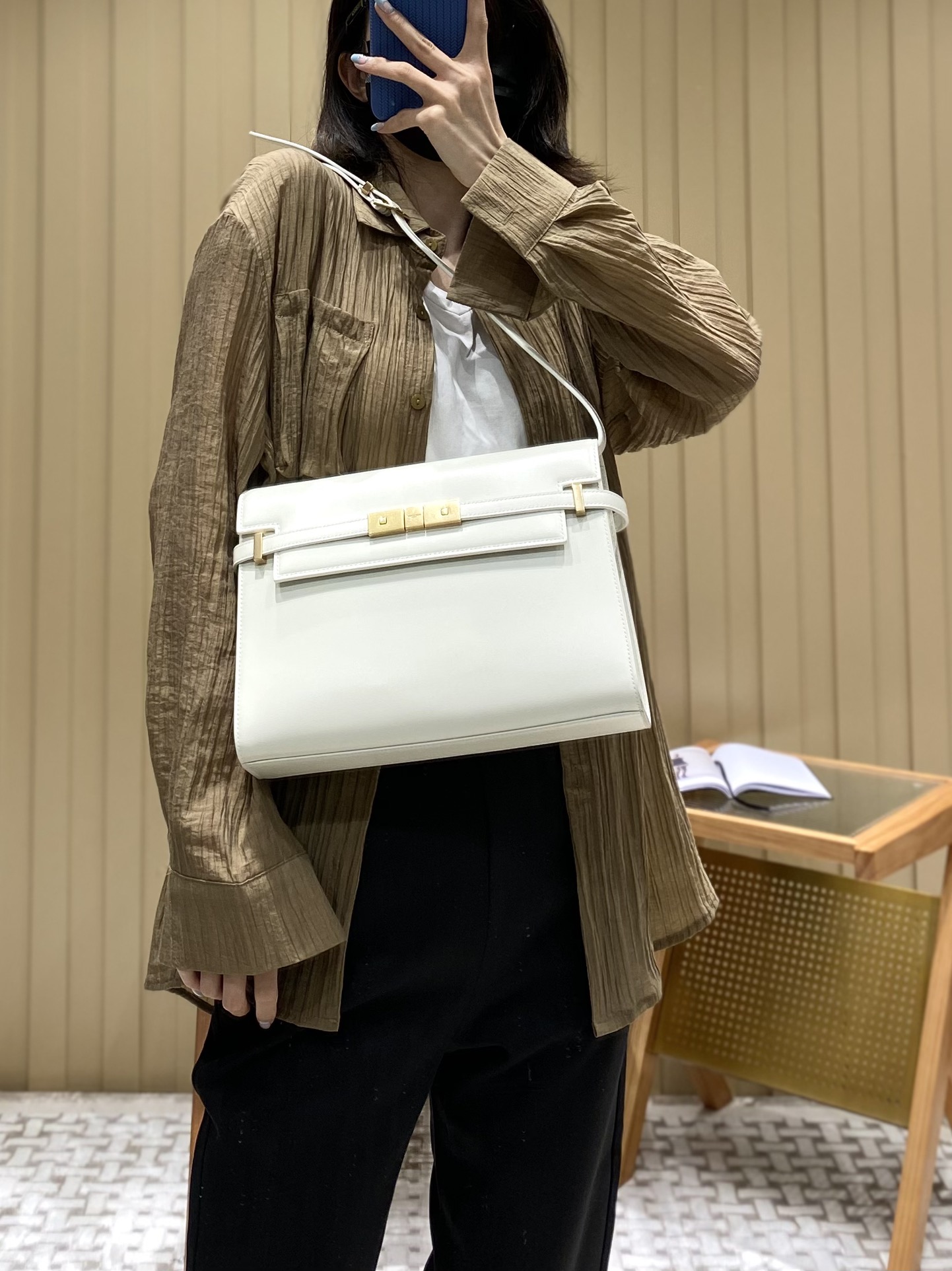 Ysl 𝑴𝒂𝒏𝒉𝒂𝒕𝒕𝒂𝒏 29CM曼哈顿法棍包 579271白色牙签纹金扣