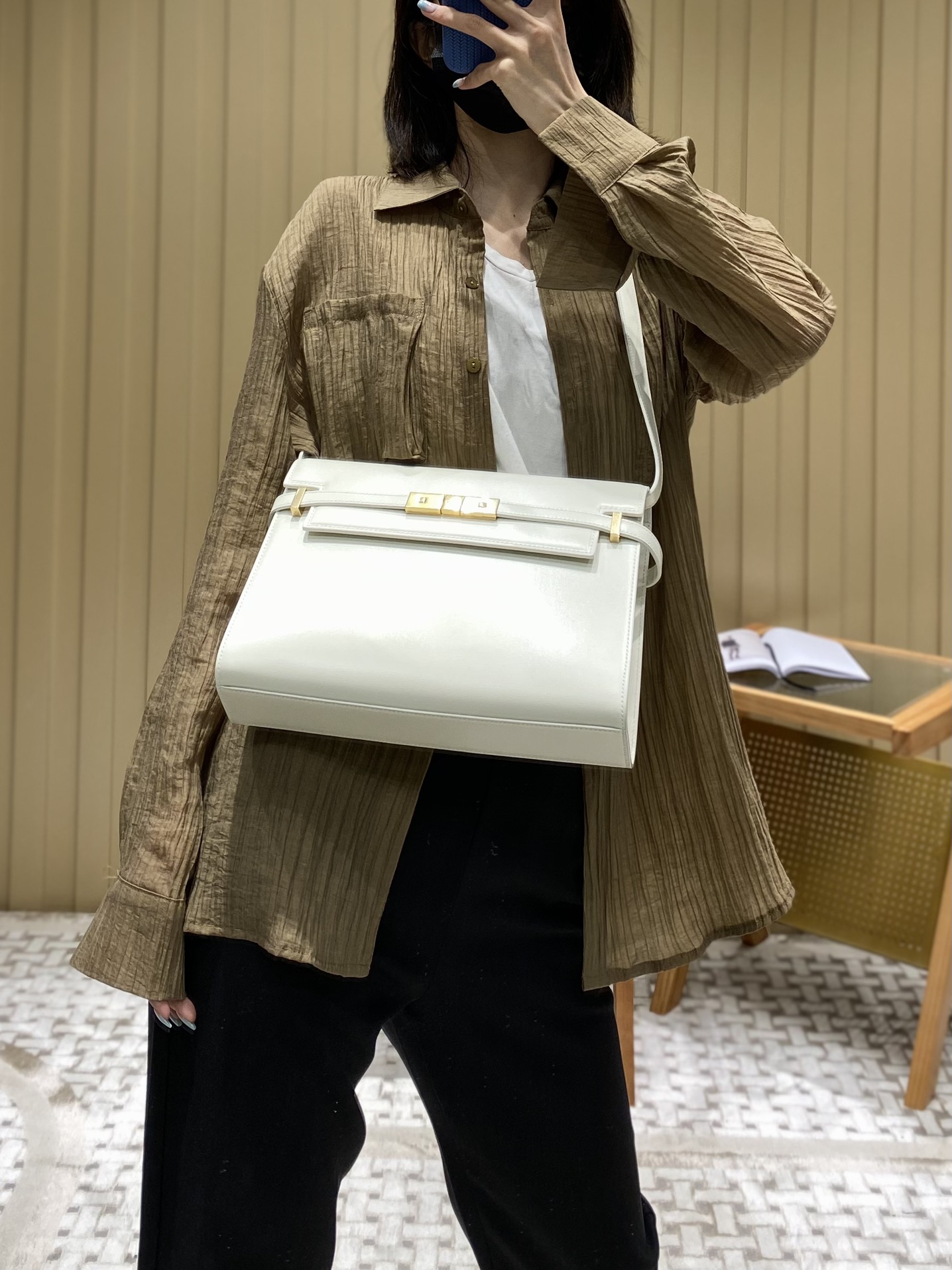 Ysl 𝑴𝒂𝒏𝒉𝒂𝒕𝒕𝒂𝒏 29CM曼哈顿法棍包 579271白色牙签纹金扣