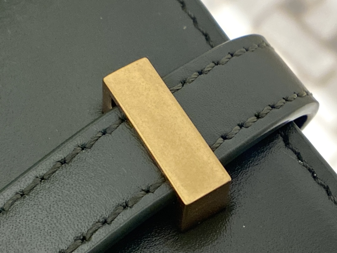 Ysl 𝑴𝒂𝒏𝒉𝒂𝒕𝒕𝒂𝒏 29CM曼哈顿法棍包 579271暗绿色牙签纹金扣