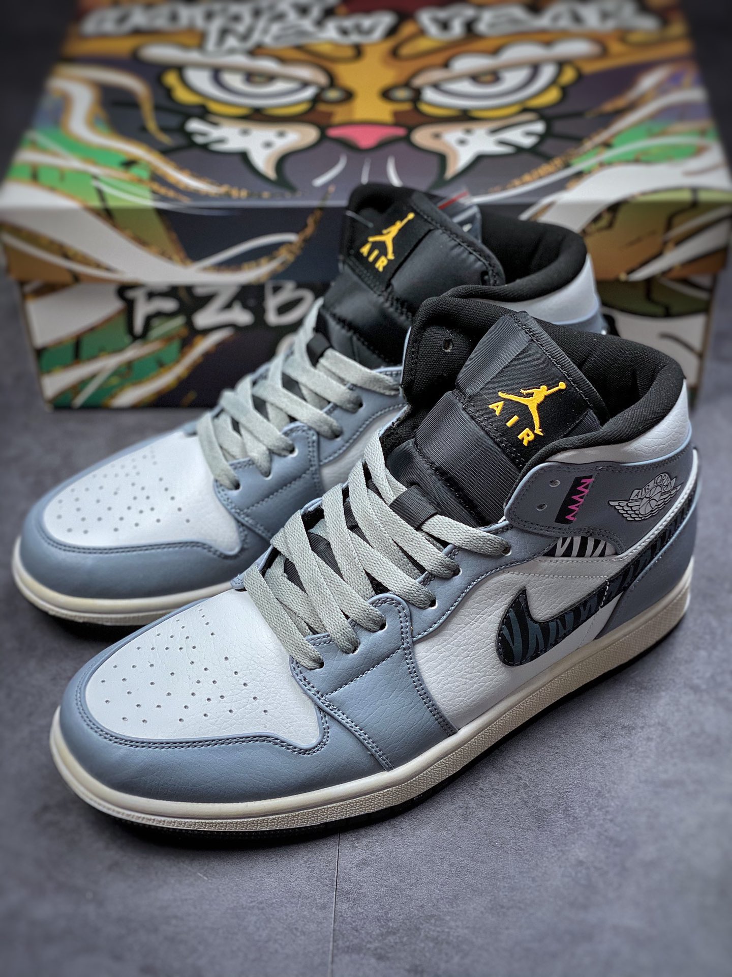 240 【定制球鞋】Air Jordan 1 Mid 虎年限定CNY国风礼盒虎纹轻奢满印 554724-170