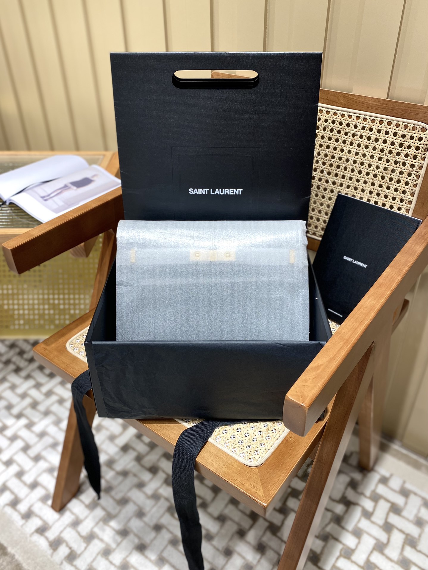 Ysl 𝑴𝒂𝒏𝒉𝒂𝒕𝒕𝒂𝒏 29CM曼哈顿法棍包 579271暗绿色牙签纹金扣