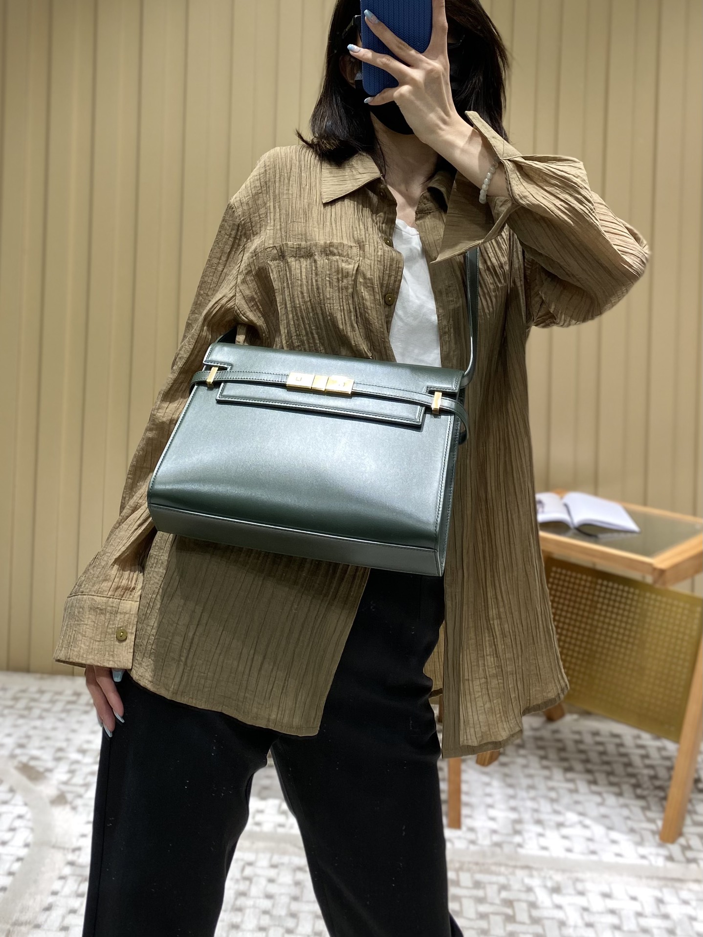 Ysl 𝑴𝒂𝒏𝒉𝒂𝒕𝒕𝒂𝒏 29CM曼哈顿法棍包 579271暗绿色牙签纹金扣