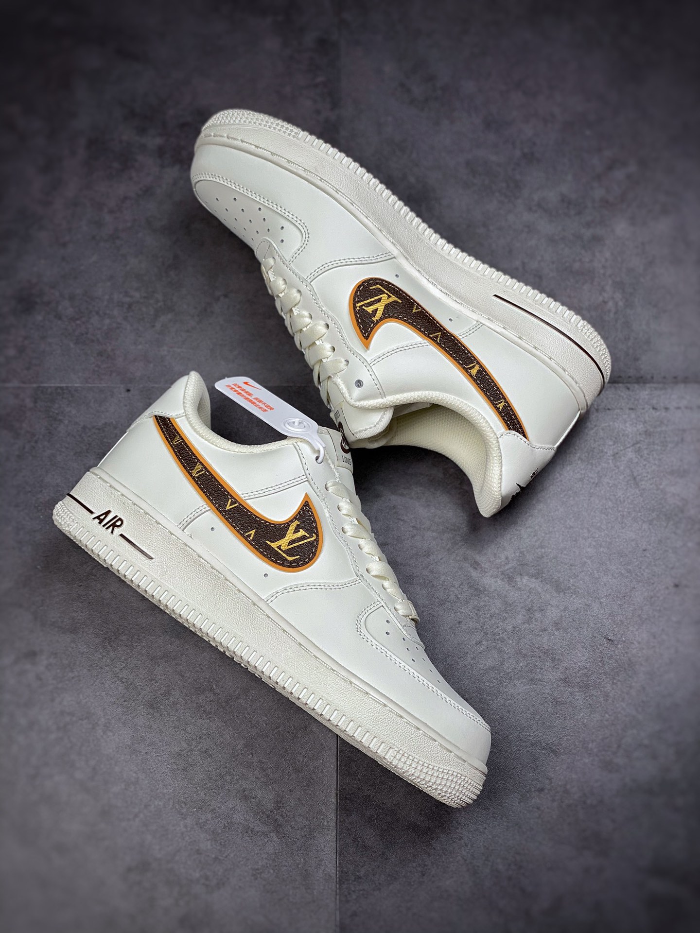 240  Louis Vuitton x Nike Air Force 1 Low 联名老花小钩 KV3696-880