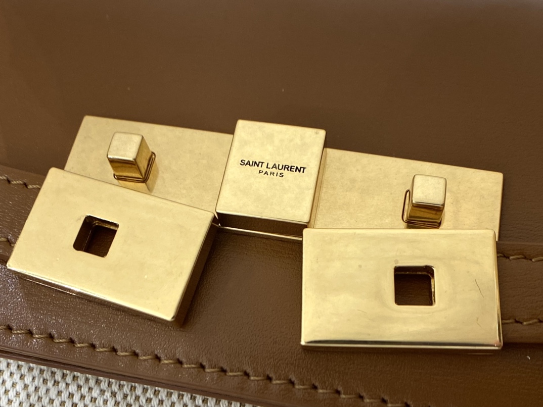 Ysl 𝑴𝒂𝒏𝒉𝒂𝒕𝒕𝒂𝒏 29CM曼哈顿法棍包 579271棕皮配杏色帆布金扣