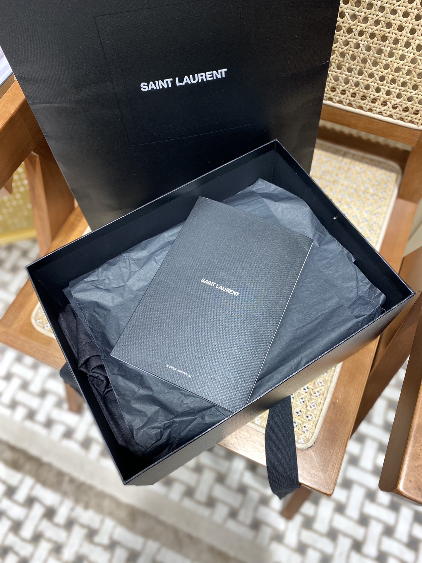 Ysl 𝑴𝒂𝒏𝒉𝒂𝒕𝒕𝒂𝒏 29CM曼哈顿法棍包 579271棕皮配杏色帆布金扣
