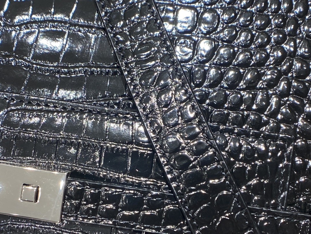 Ysl 𝑴𝒂𝒏𝒉𝒂𝒕𝒕𝒂𝒏曼哈顿法棍包 579271黑色鳄鱼纹银扣