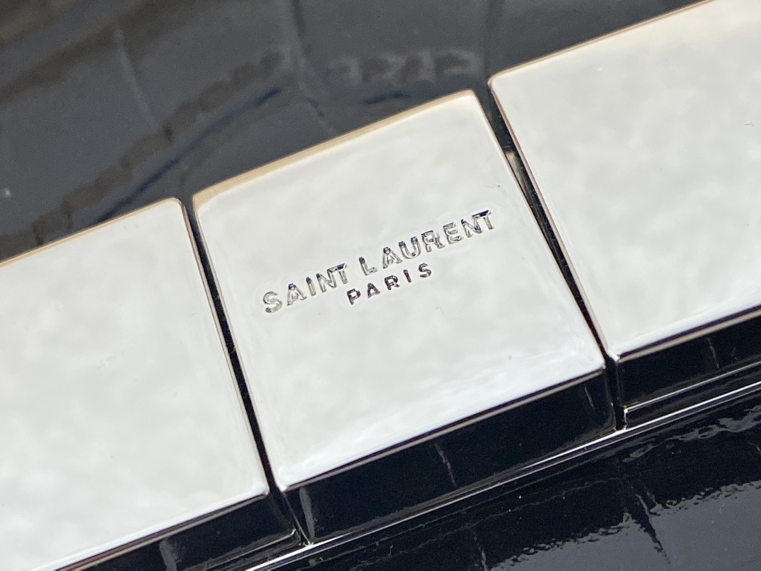 Ysl 𝑴𝒂𝒏𝒉𝒂𝒕𝒕𝒂𝒏曼哈顿法棍包 579271黑色鳄鱼纹银扣
