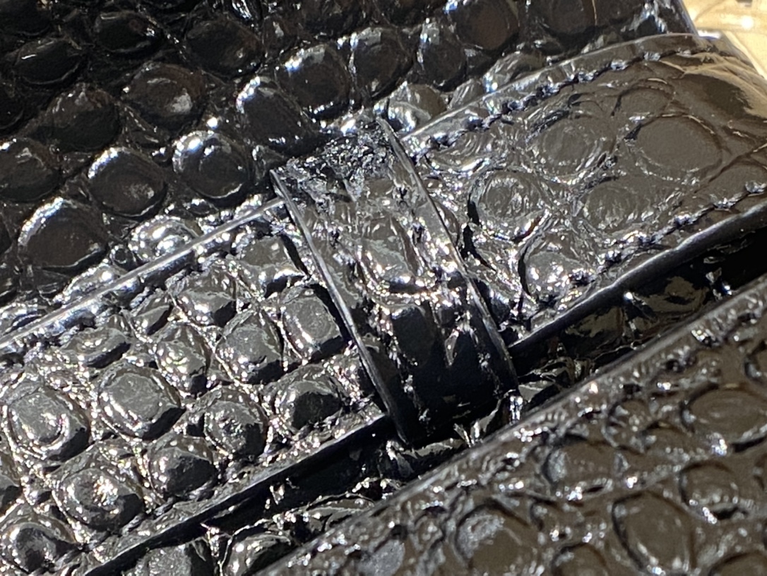 Ysl 𝑴𝒂𝒏𝒉𝒂𝒕𝒕𝒂𝒏曼哈顿法棍包 579271黑色鳄鱼纹银扣