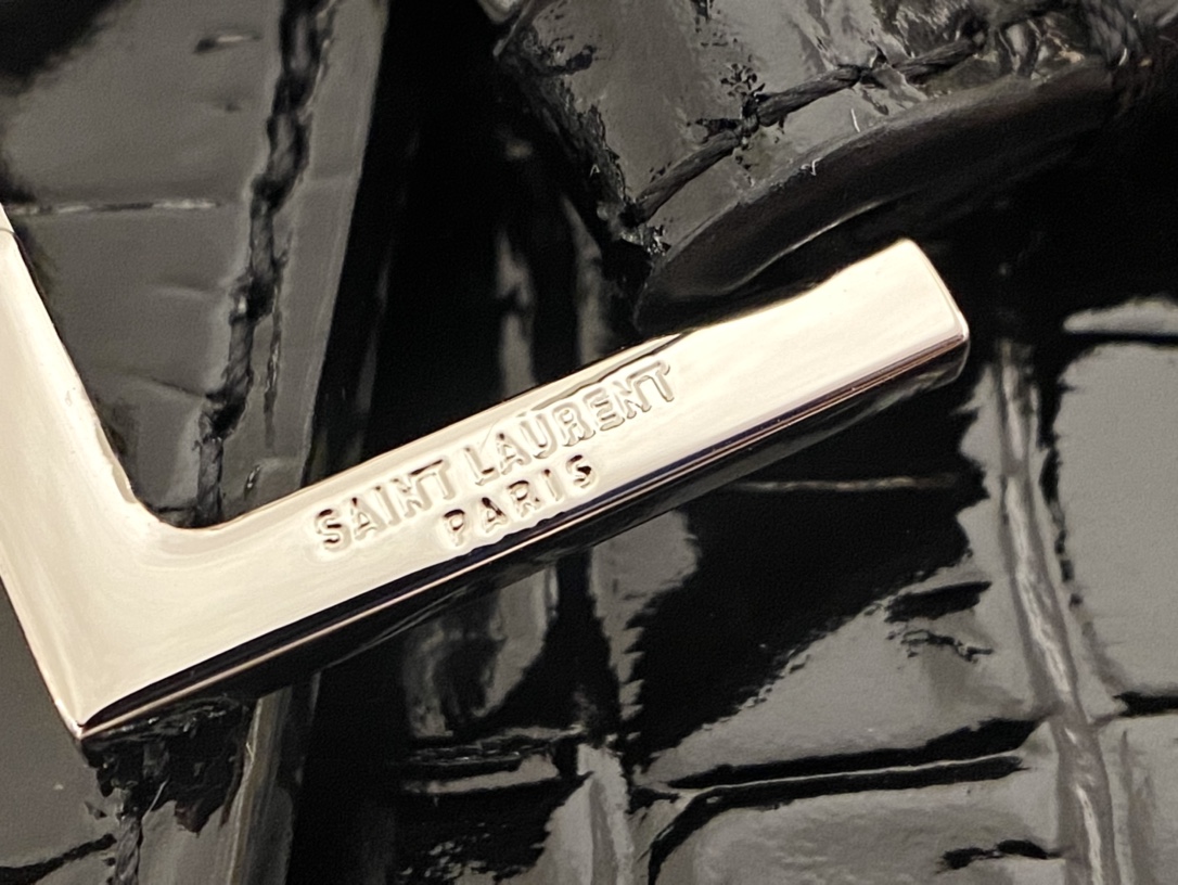 Ysl 𝑴𝒂𝒏𝒉𝒂𝒕𝒕𝒂𝒏曼哈顿法棍包 579271黑色鳄鱼纹银扣