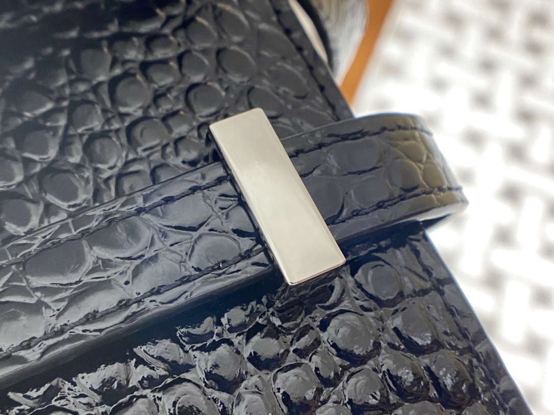 Ysl 𝑴𝒂𝒏𝒉𝒂𝒕𝒕𝒂𝒏曼哈顿法棍包 579271黑色鳄鱼纹银扣