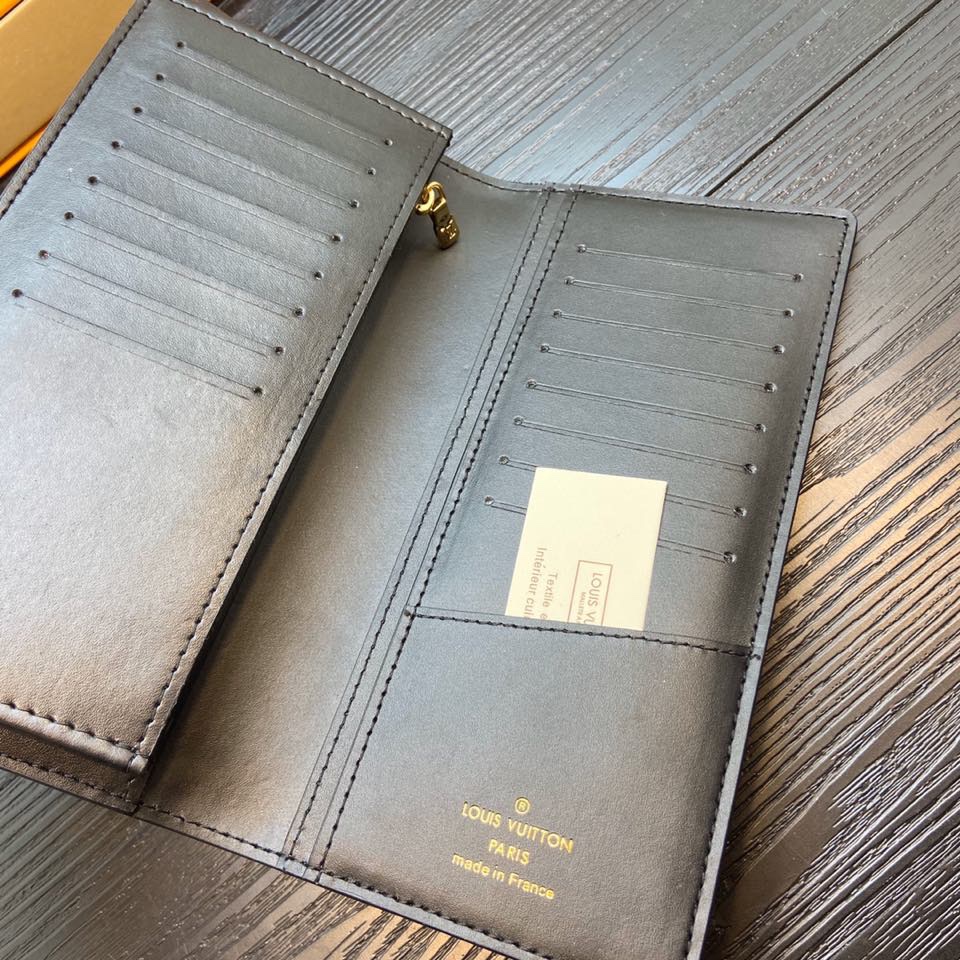 RFID blocking leather bi-fold wallet leather texture