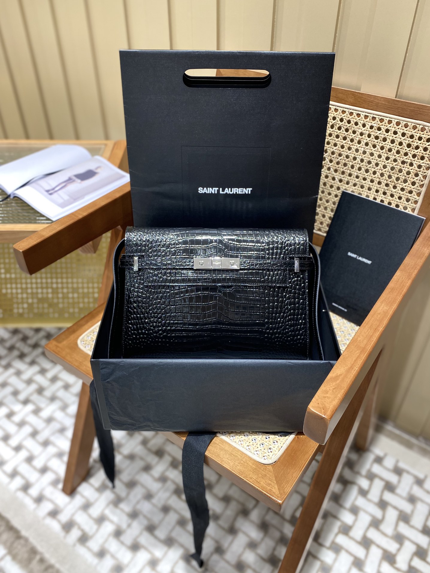 Ysl 𝑴𝒂𝒏𝒉𝒂𝒕𝒕𝒂𝒏曼哈顿法棍包 579271黑色鳄鱼纹银扣