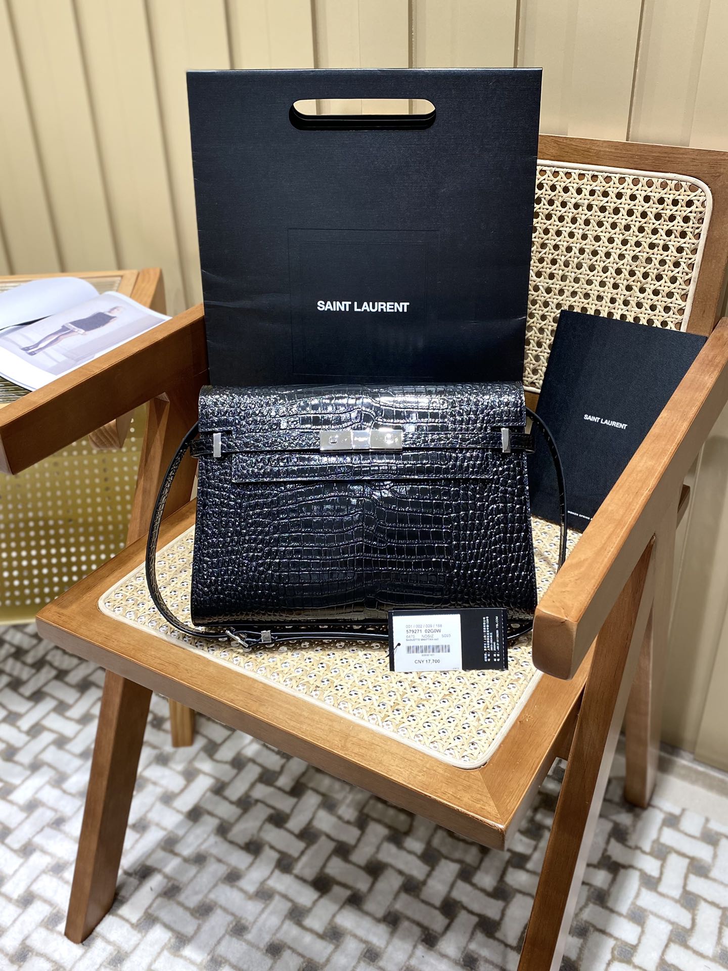 Ysl 𝑴𝒂𝒏𝒉𝒂𝒕𝒕𝒂𝒏曼哈顿法棍包 579271黑色鳄鱼纹银扣