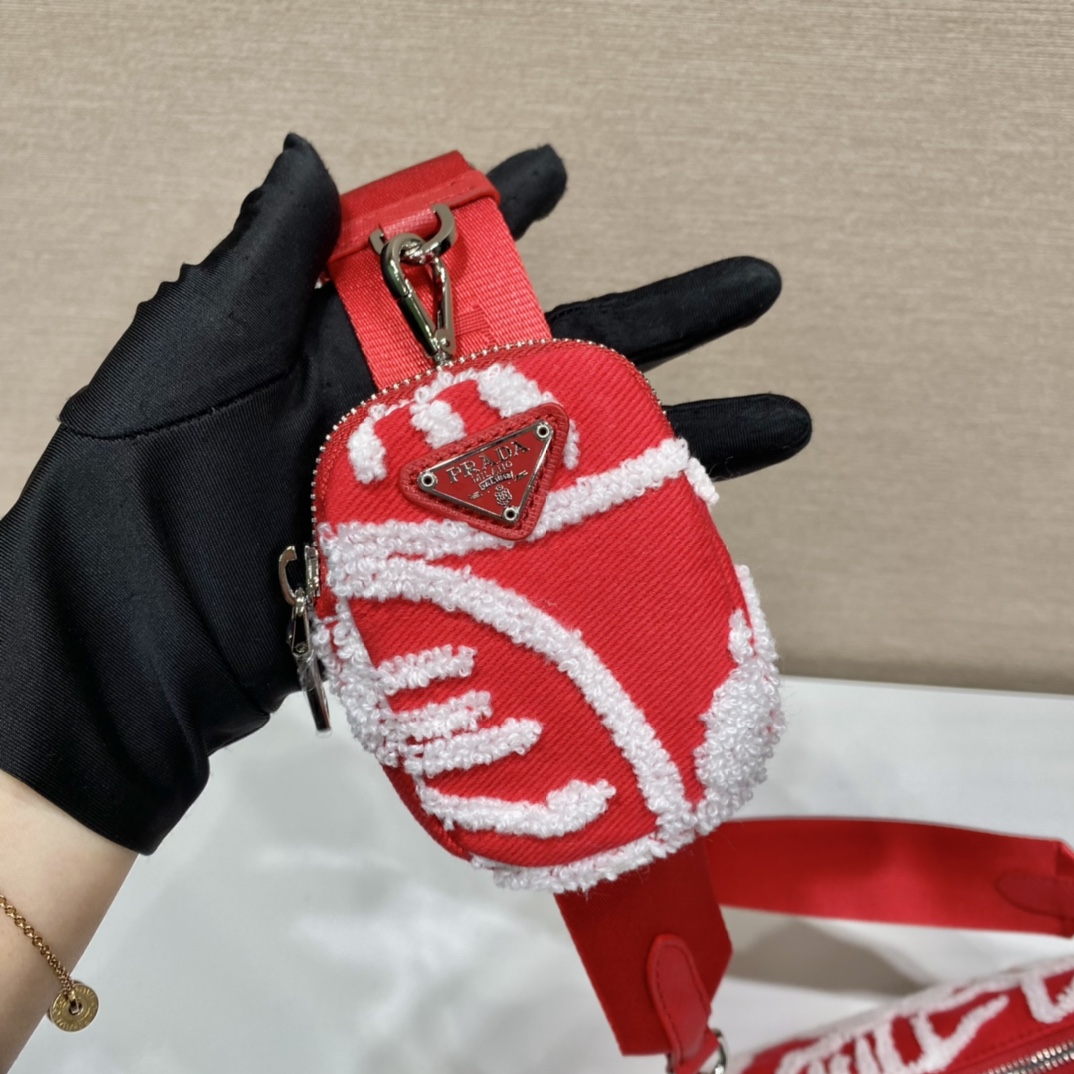 PRADA普拉达刺绣三合一腋下包1BH204