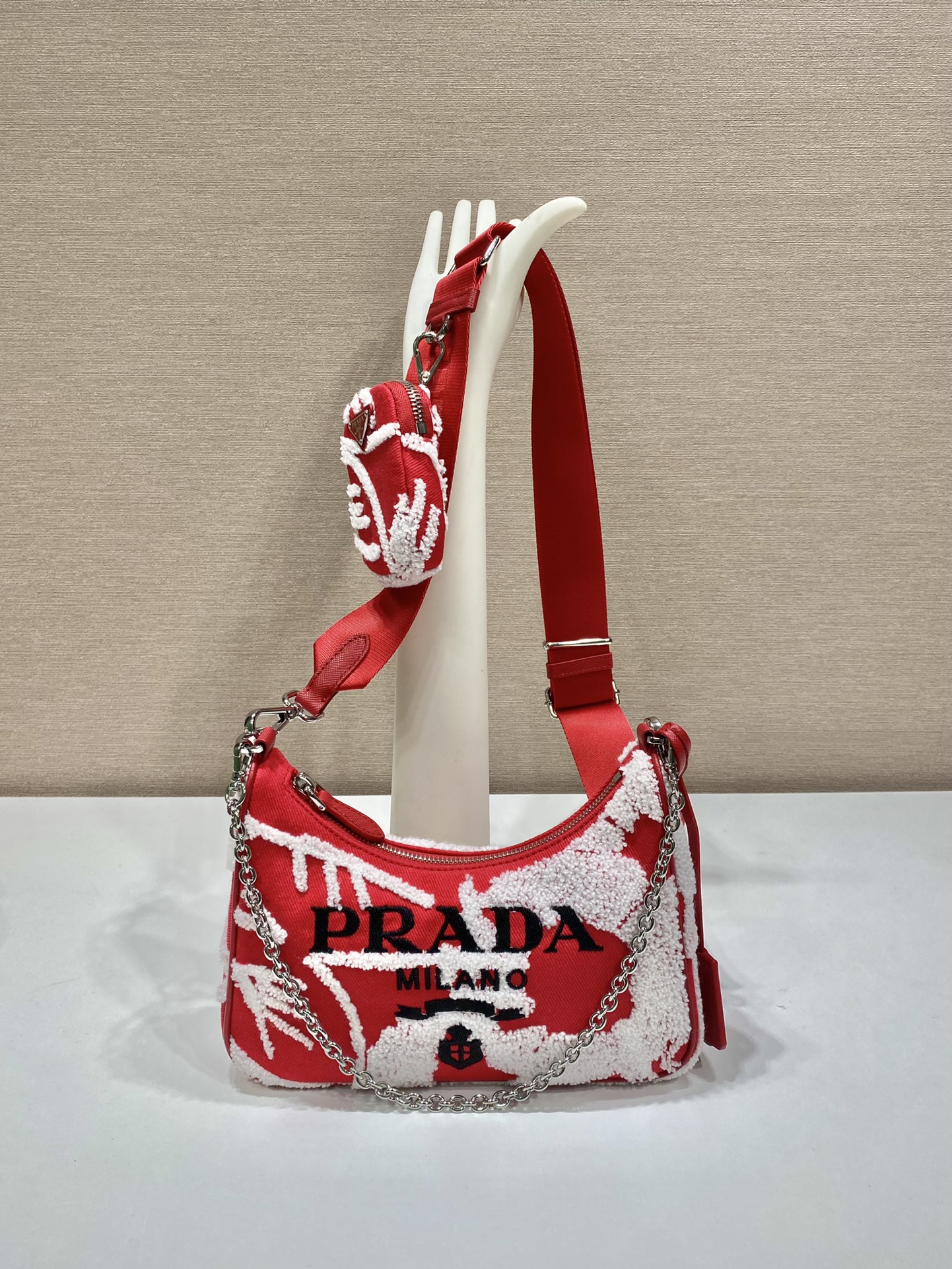 PRADA普拉达刺绣三合一腋下包1BH204