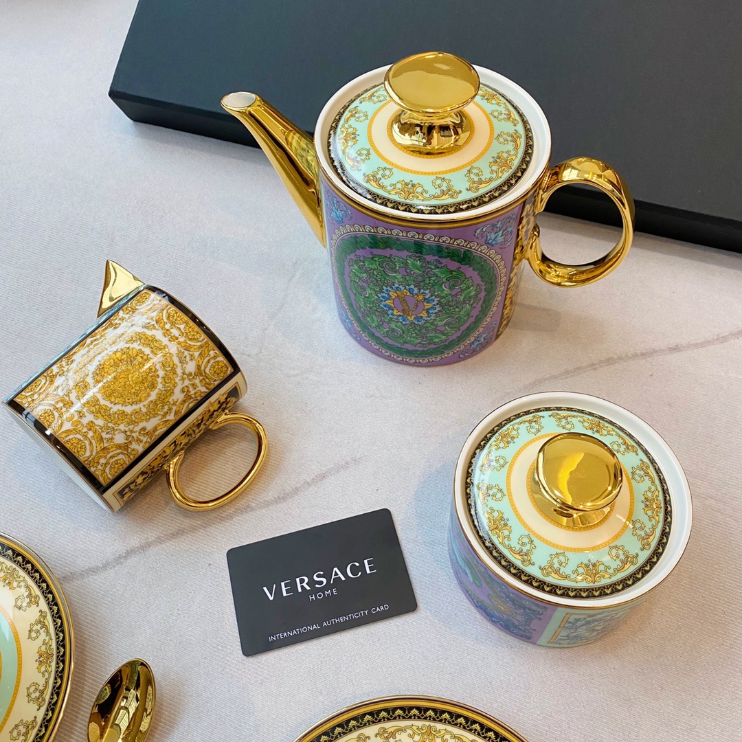 Versace Luxury Designer Handbag Shoulder Crossbody Bag crafted in 6