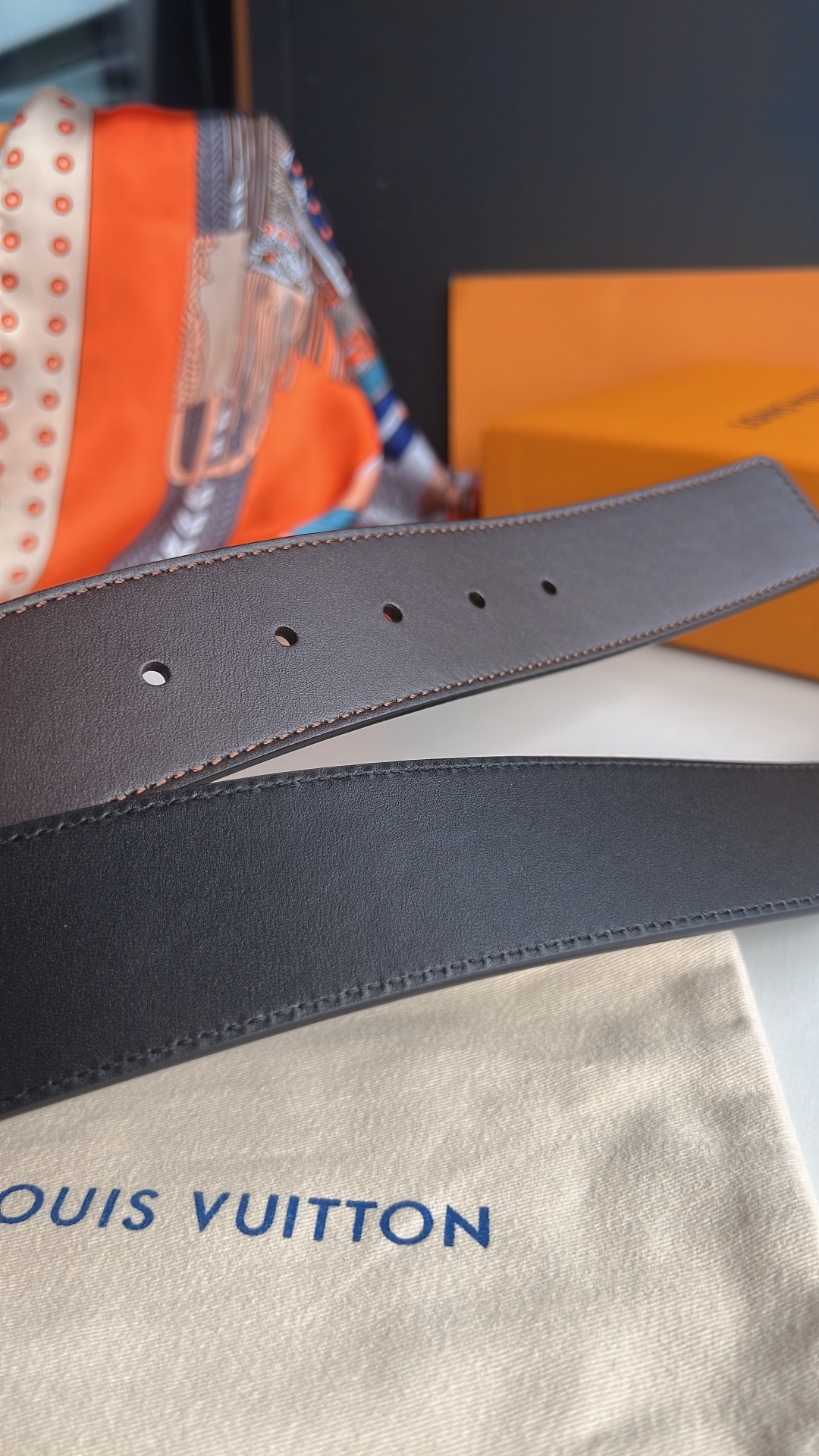 LV/路易威登   进口牛皮双面用腰带男士4.0cm