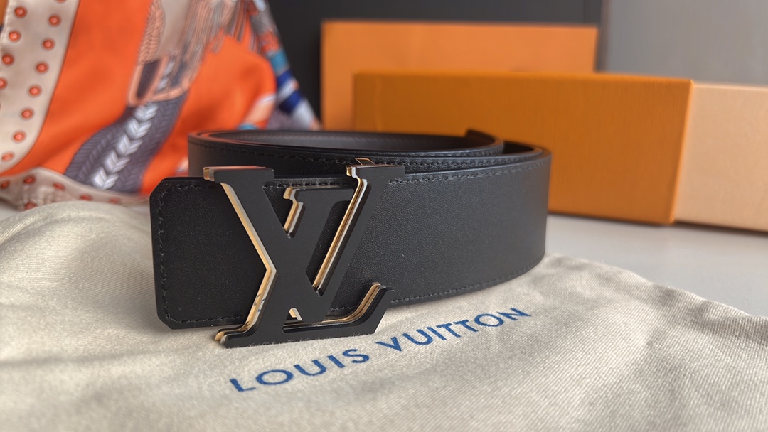 LV/路易威登   进口牛皮双面用腰带男士4.0cm