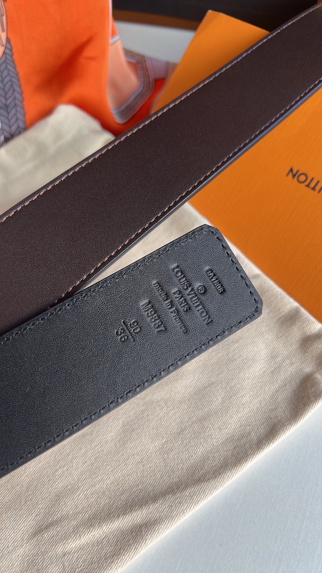 LV/路易威登   进口牛皮双面用腰带男士4.0cm