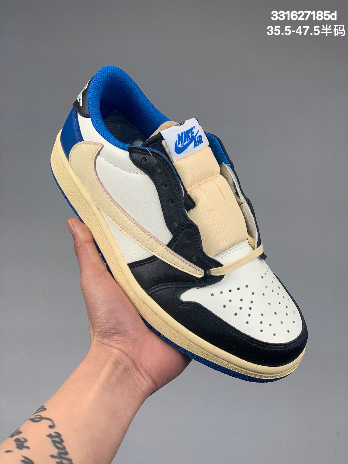 福利特价
Air Jordan 1 Retro High OG 倒勾 低帮 AJ1 乔丹1代 aj1 乔1 反向脚趾。亮点之处在于鞋侧的倒置 Swoosh。错版灵感来源于洛杉矶球鞋店铺收到一双特别的错版勾子倒过来，研发出反向勾的设计。
货号：DM7866-140
尺码：35.5 36 36.5 37.5 38 38.5 39 40 40.5 41 42 42.5 43 44 44.5 45 46 47
编码:331627185d