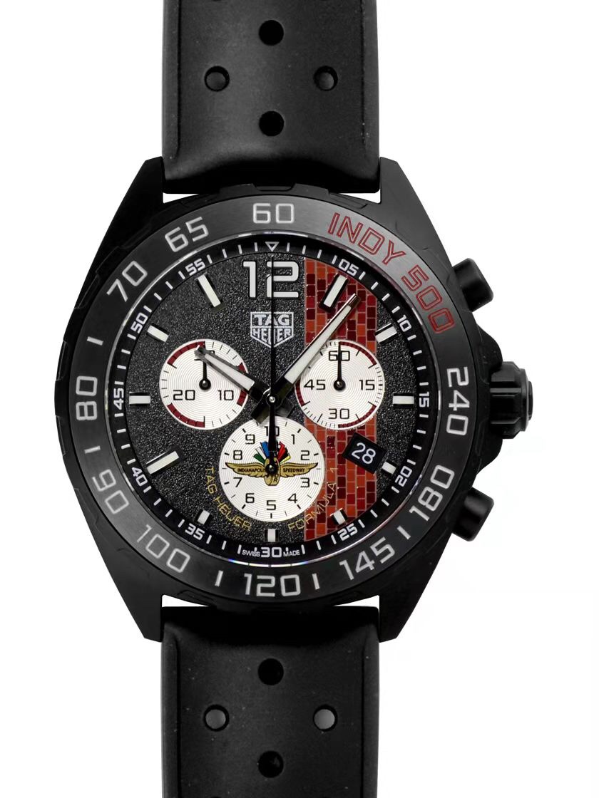 NO:385554,New model ~ New model high-value has been launched!  original Tagheuer F1 series, quartz men's watch original single product!  Three-dimensional surface, original fluorine rubber strap, delicate and smooth, sweat-resistant and without cheap fragrance. Six-pin chronograph with calendar!  Original Swiss movement!  Steel strap case, sapphire glass!  The counter is sold for more than 10,000 yuan!  Handsome and stunning ~ 43mm watch diameter!  Complete packaging for the counter!  tag heue19860909新款～新款高颜值已上线！original Tagheuer 泰格豪雅F1系列,石英男士腕表 原单货！表面立体裁制,原装氟胶材质表带,细腻光滑且抗汗无廉价香味.六针计时带日历！瑞士原装机芯！精钢表带表壳,蓝宝石玻璃！专柜售价一万多！帅气逼人～43mm表径！配专柜全套包装！,,tag heue,Watch