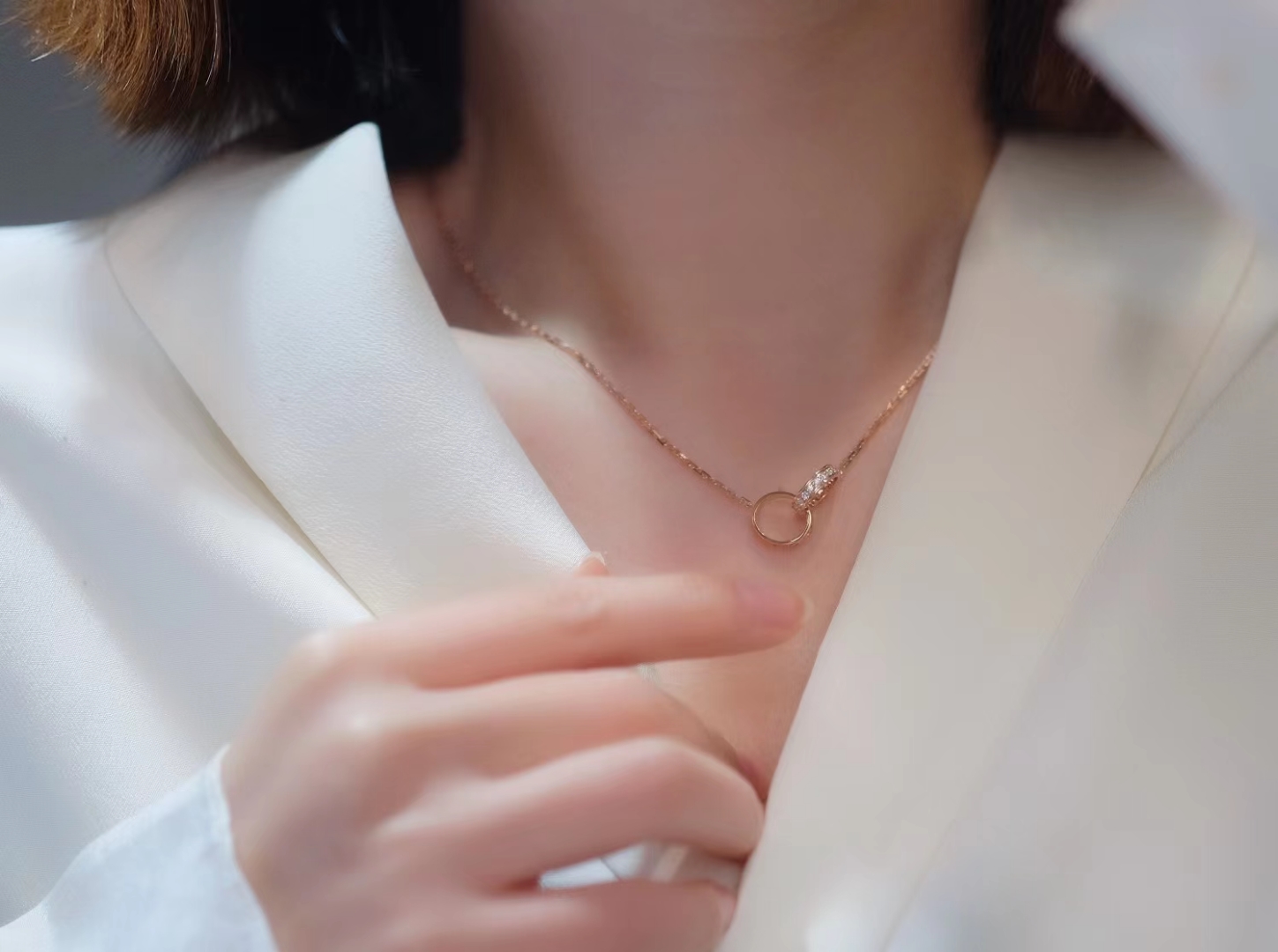 NO:101554,The beauty of the double-ring necklace with diamonds connected by the cartier necklace. Cartier necklace19860909卡家带钻双环项链环环相扣的美好～,卡地亚项链,cartier,necklace,Jewelry