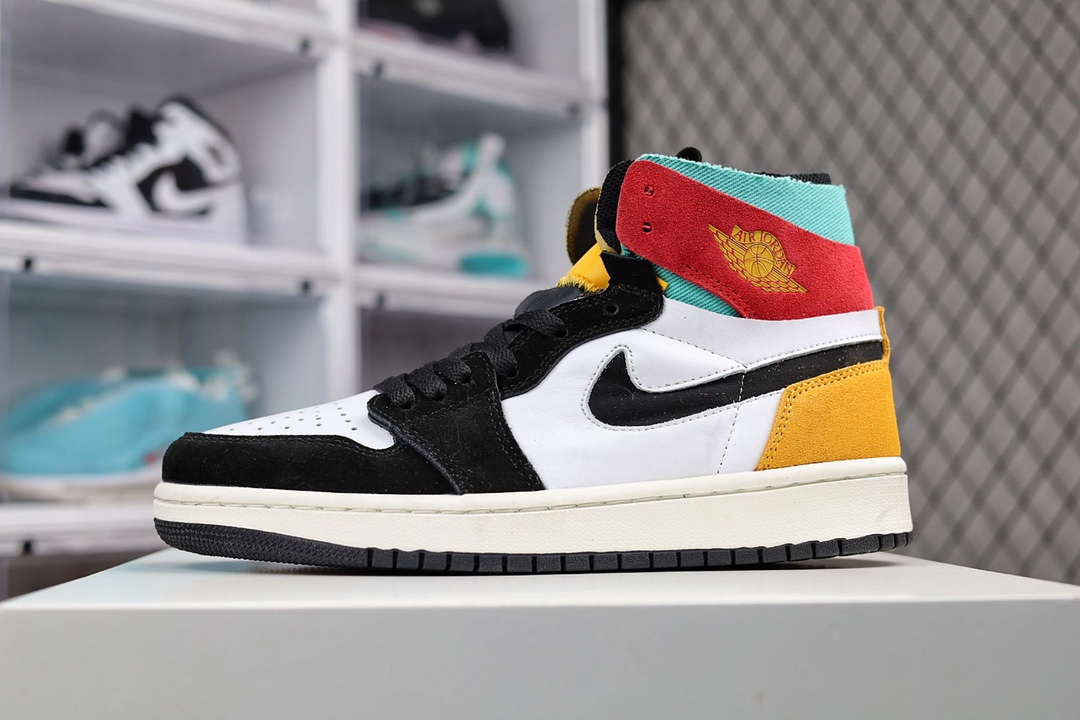 H5 公司级 耐克Nike Air Jordan 1 Zoom CMFT”Stadium Green”AJ1乔丹一代中帮经典复古文化休闲运动篮球鞋.采用翻毛皮鞋面及厚实恢复性填充海绵材质中底注胶孔内置真Sole气垫正确外底中间蓝色部分为EVA一次发泡材质❌区别市面先行版本❗灯芯绒鞋面 + 镂空 Swoosh