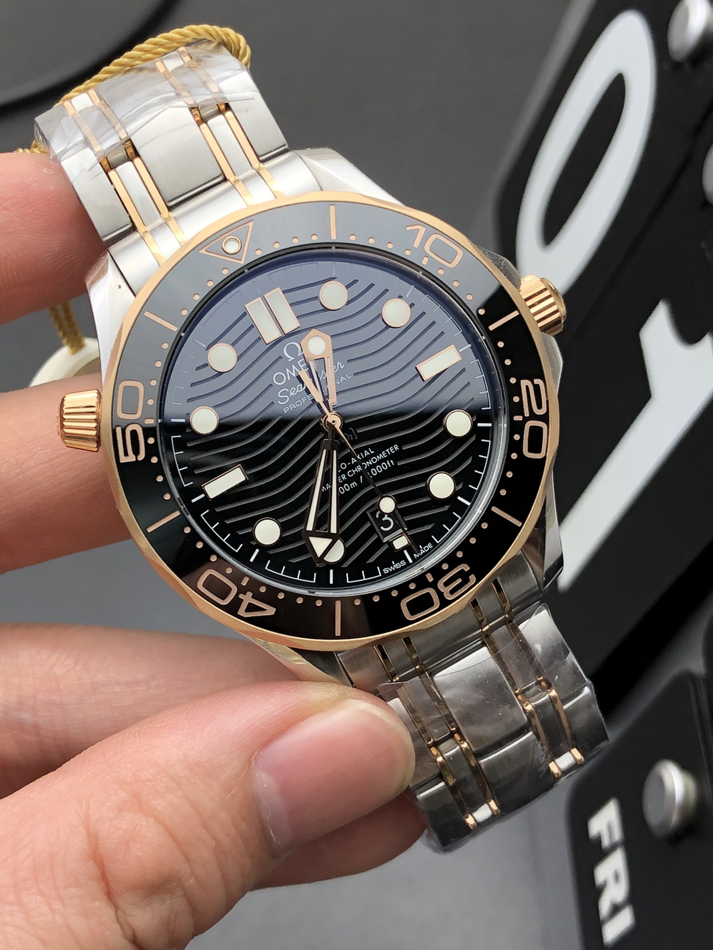 Omega OR 玫瑰金海马300