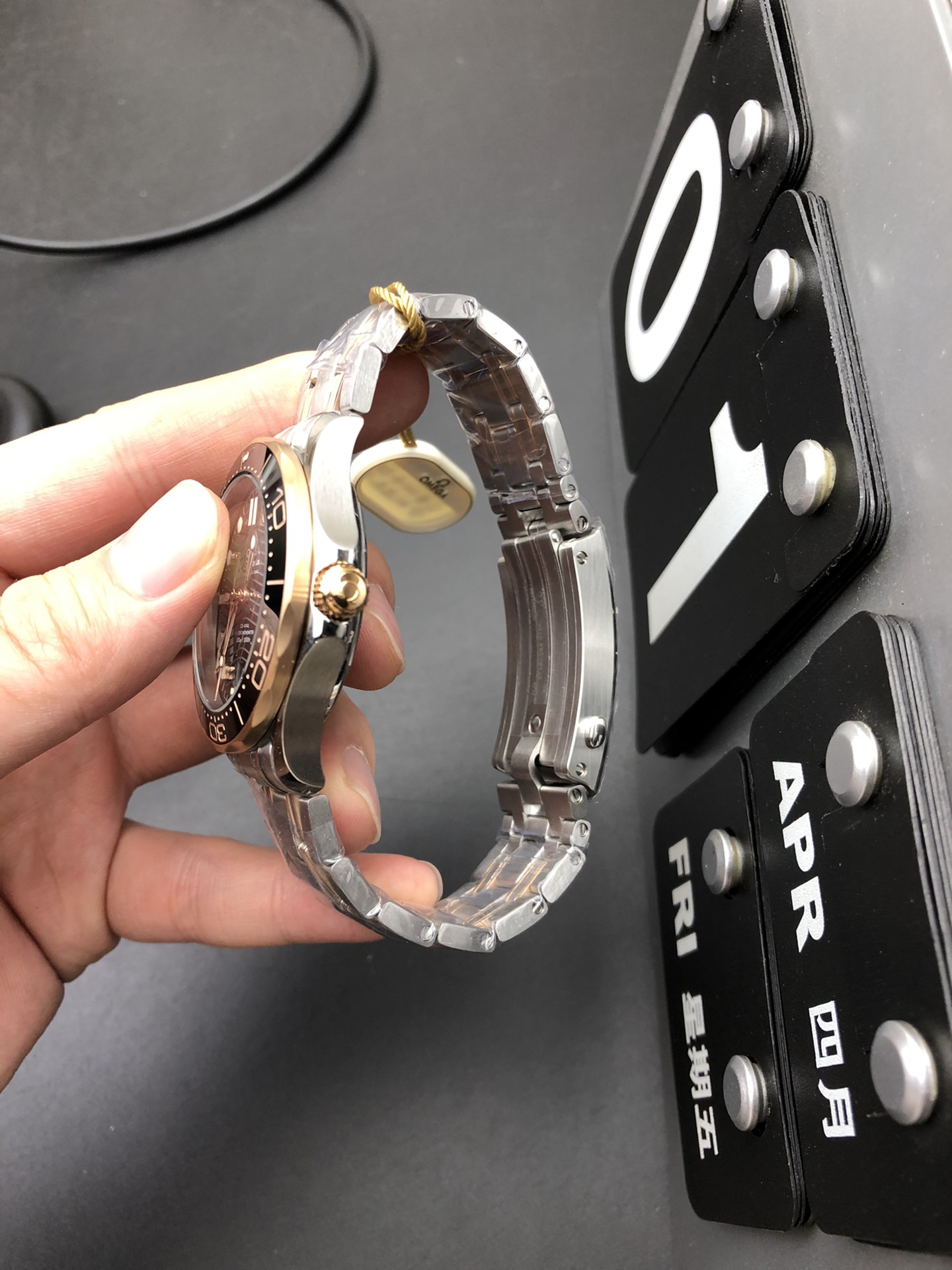 Omega OR 玫瑰金海马300