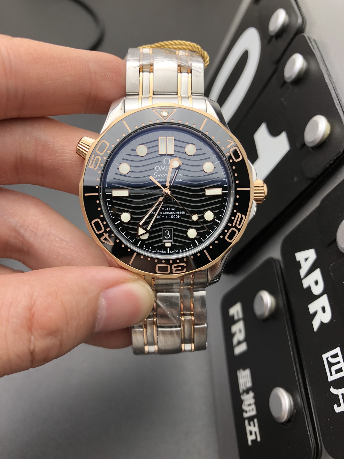 Omega OR 玫瑰金海马300
