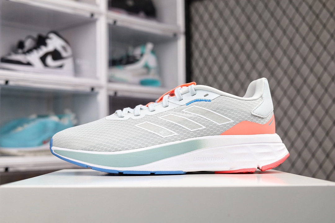 G0 Adidas Speedmotion 飞马 越野跑鞋 依旧采用Nike React缓冲垫，封装的Zoom Air和Pegasus Trail 2的外底胎面透气的网眼与覆盖层搭配，经过重新加工，提高了耐用性，改善了锁定效果×255WS