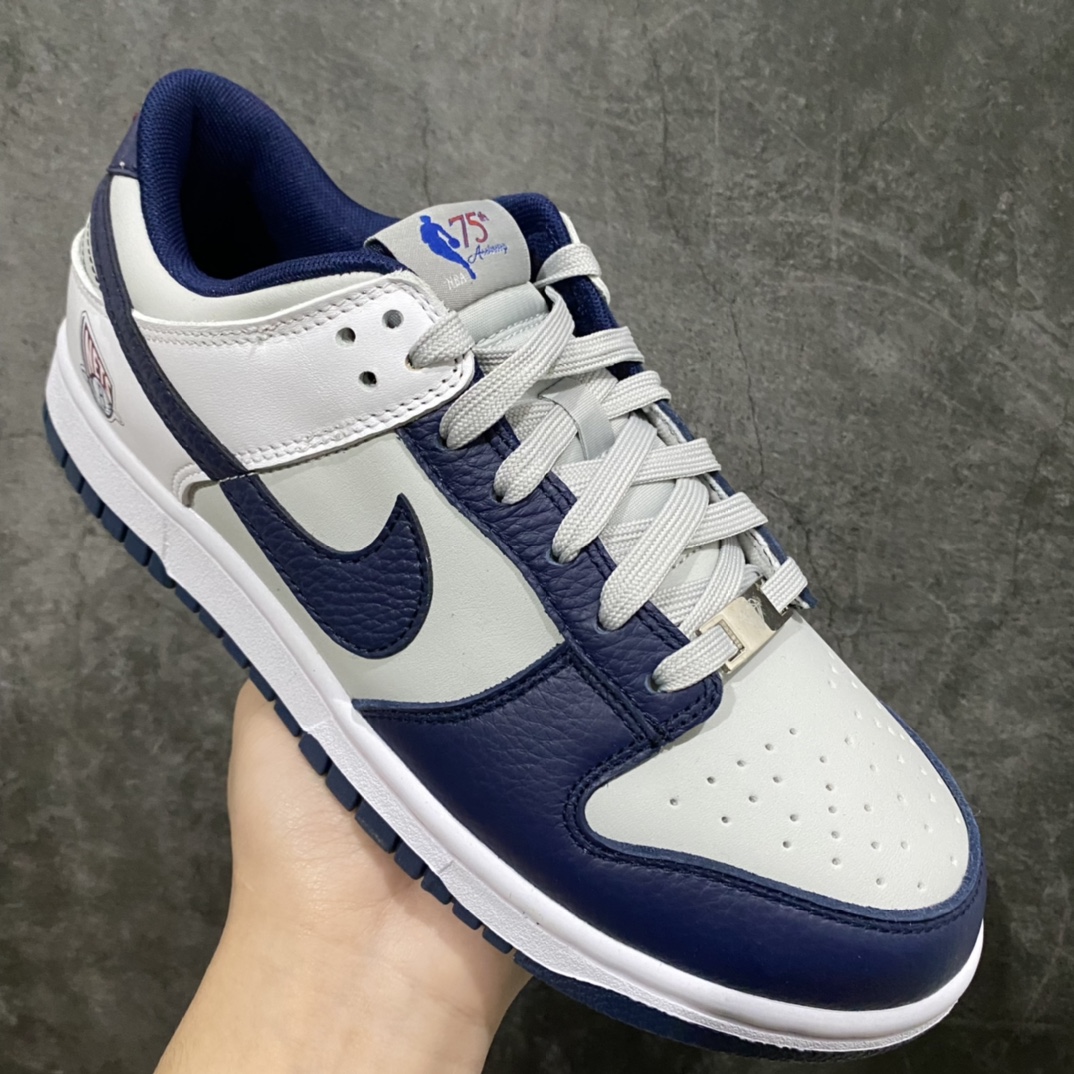 图片[3]-G版纯原NDunk Low EMB“Brooklyn Nets”篮网队 75周年 ，升级原厂皮料 全新购入新冲刀 正确配件原盒，原厂自组大底，无解鞋型 正确中底四线拉帮，原厂中底布 正确鞋带配件区别市面通货 正确全网唯一正确鞋型，一个鞋头秒杀市面所有货，自己看 货号：DD3363 001 尺码：35.5/47.5-选品中心