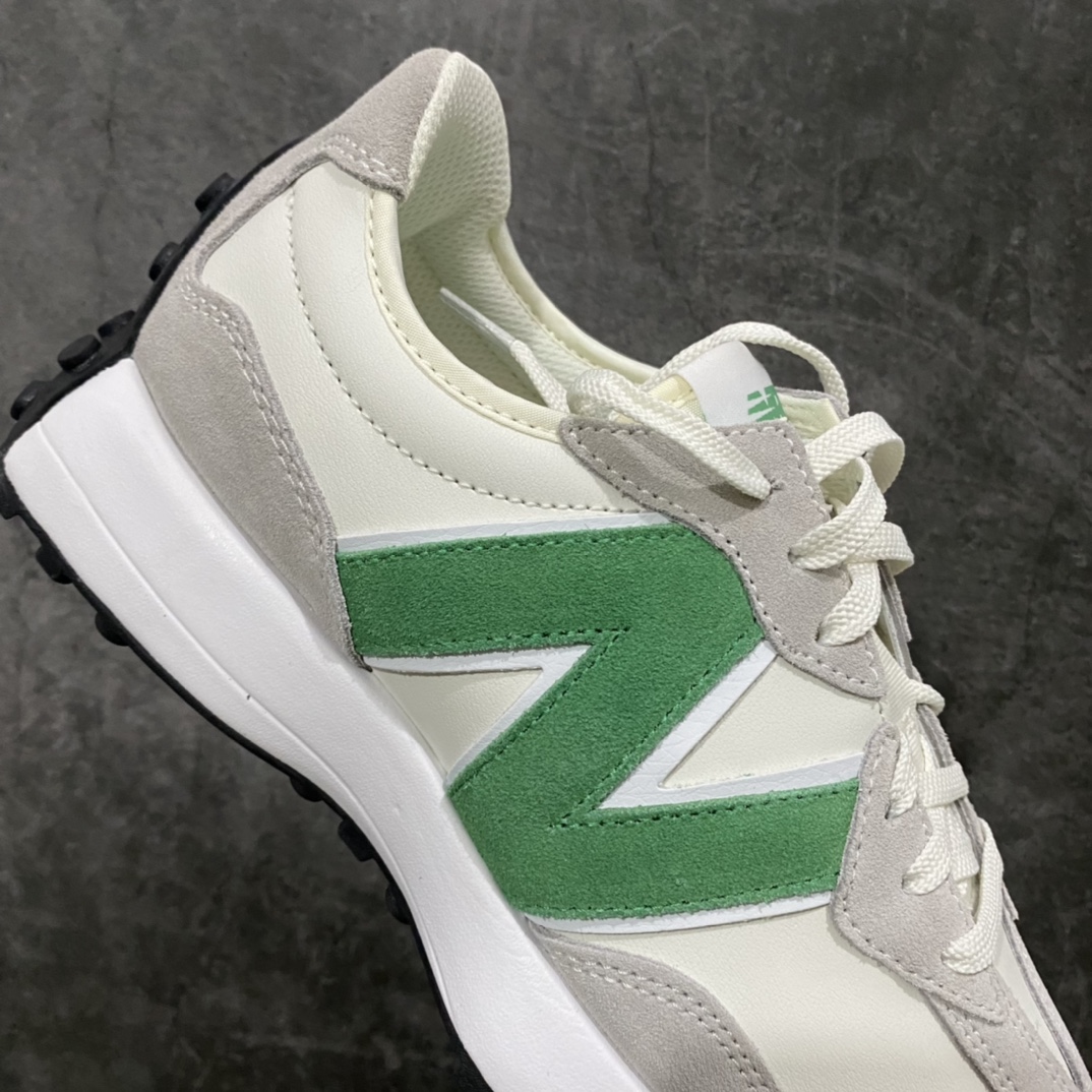 图片[9]-总裁版 New Balance NB327系列 复古休闲运动慢跑鞋 白绿 原厂细翻毛 原数据档案结合二次高弾MD材料打造原版鞋底 鞋面由原厂特殊定制材料纹路细腻 多道序QC把关品质完善 细节完美 以更纯粹的复古风格设计打造的全新造型 侧身还以解构设计 将 N 字标志以做旧压花样式呈现，样式别具新意 而麂皮、冲孔皮革的塑造 则呈现出高级怀旧气质 也让鞋款在奢华时装风格与运动氛围之间达到了平衡 尺码：36 37 37.5 38 38.5 39.5 40 40.5 41.5 42 42.5 43 44 45 46.5-选品中心