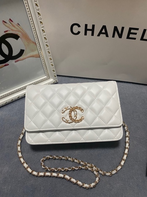 Chanel White Lambskin WOC with Gold-Tone Hardware, 19 cm 1 Chanel White Lambskin WOC with Gold-Tone Hardware, 19 cm