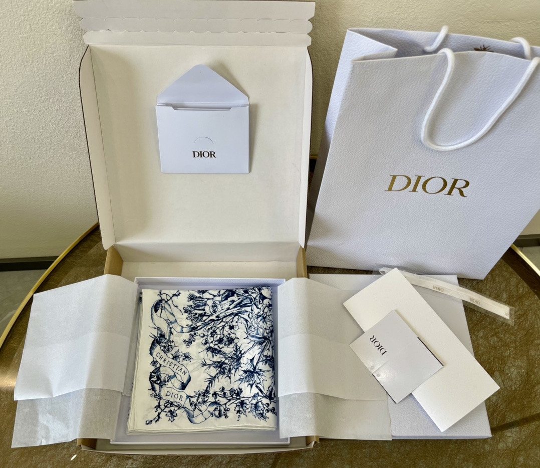 Dior迪奥100%真丝茹伊印花方巾