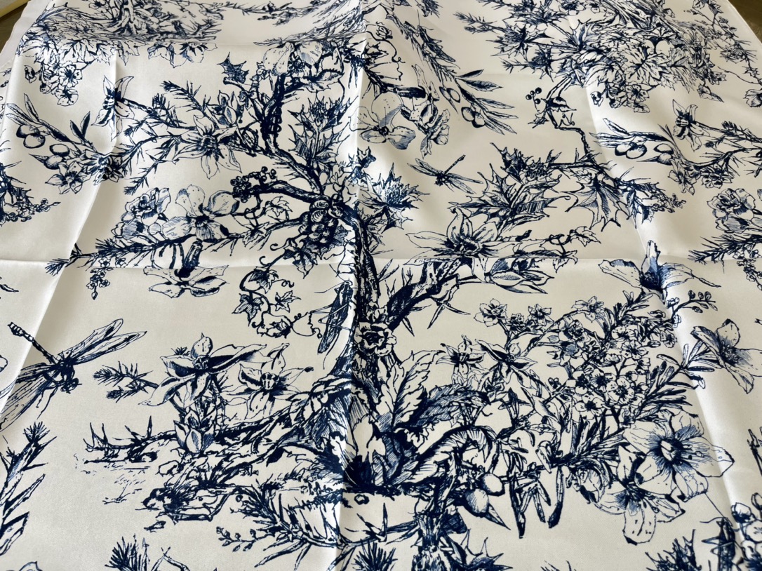 Dior迪奥100%真丝茹伊印花方巾