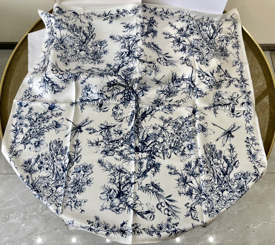 Dior迪奥100%真丝茹伊印花方巾