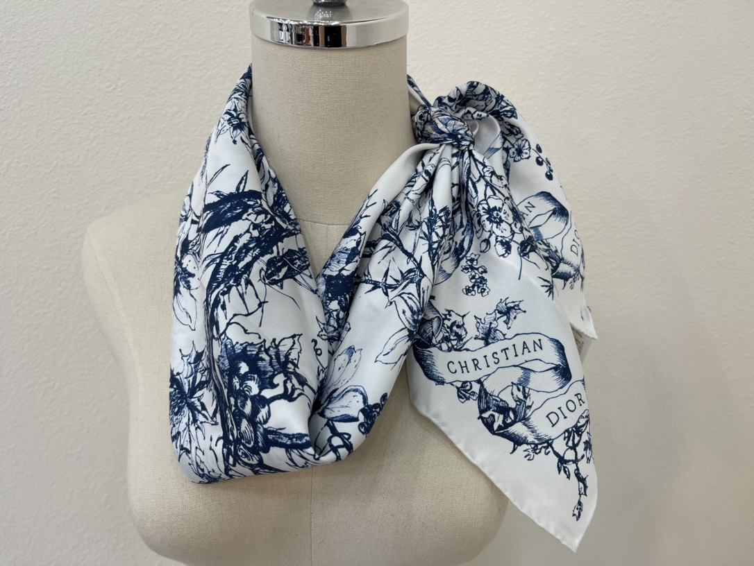 Dior迪奥100%真丝茹伊印花方巾
