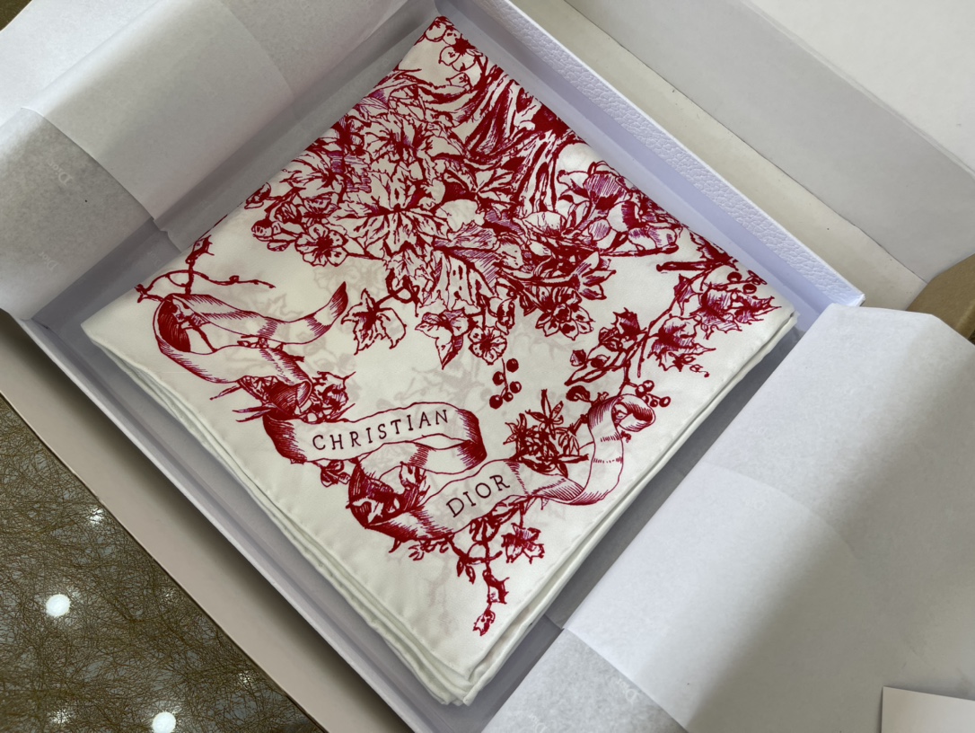 Dior迪奥100%真丝茹伊印花方巾