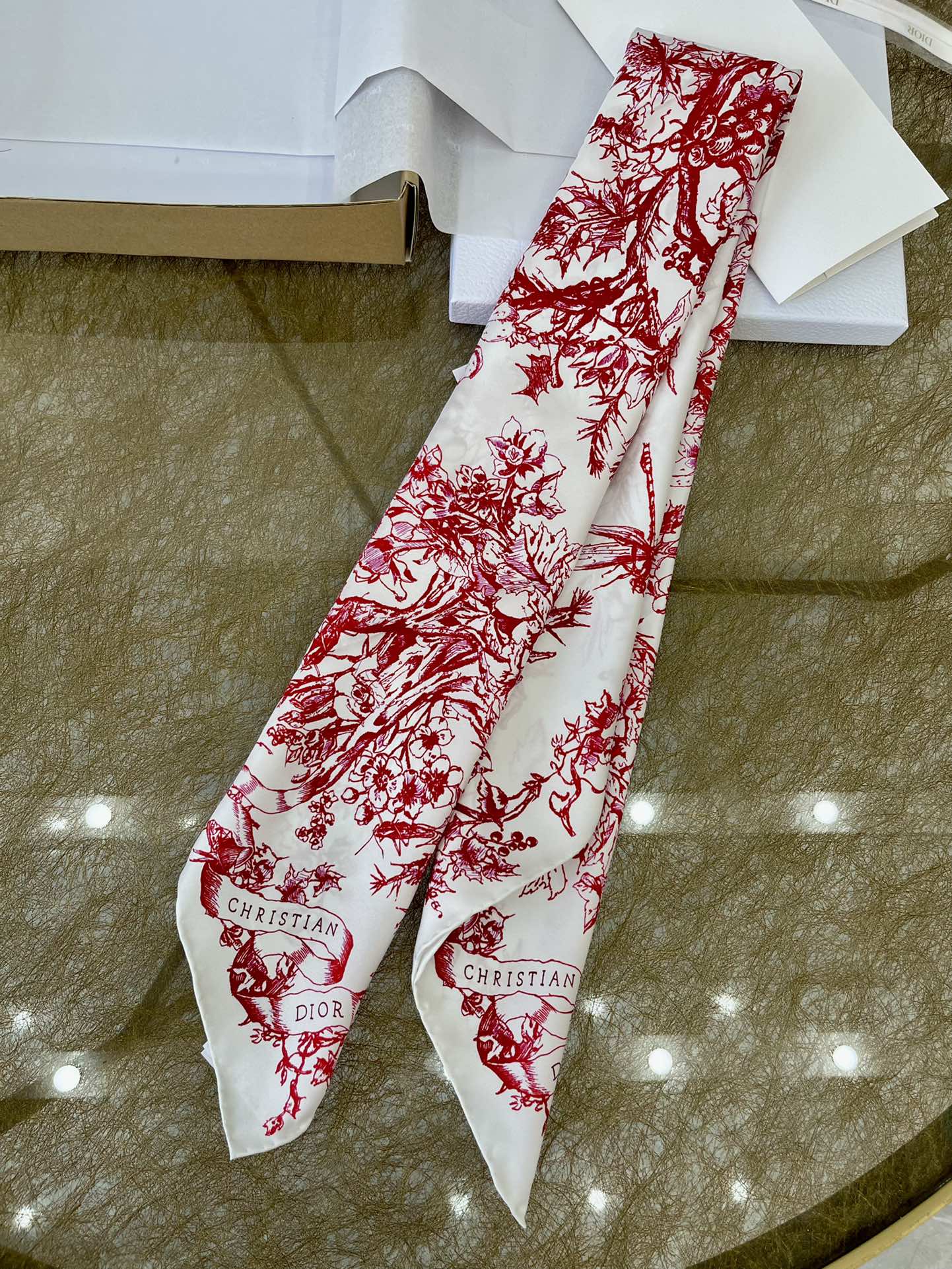 Dior迪奥100%真丝茹伊印花方巾