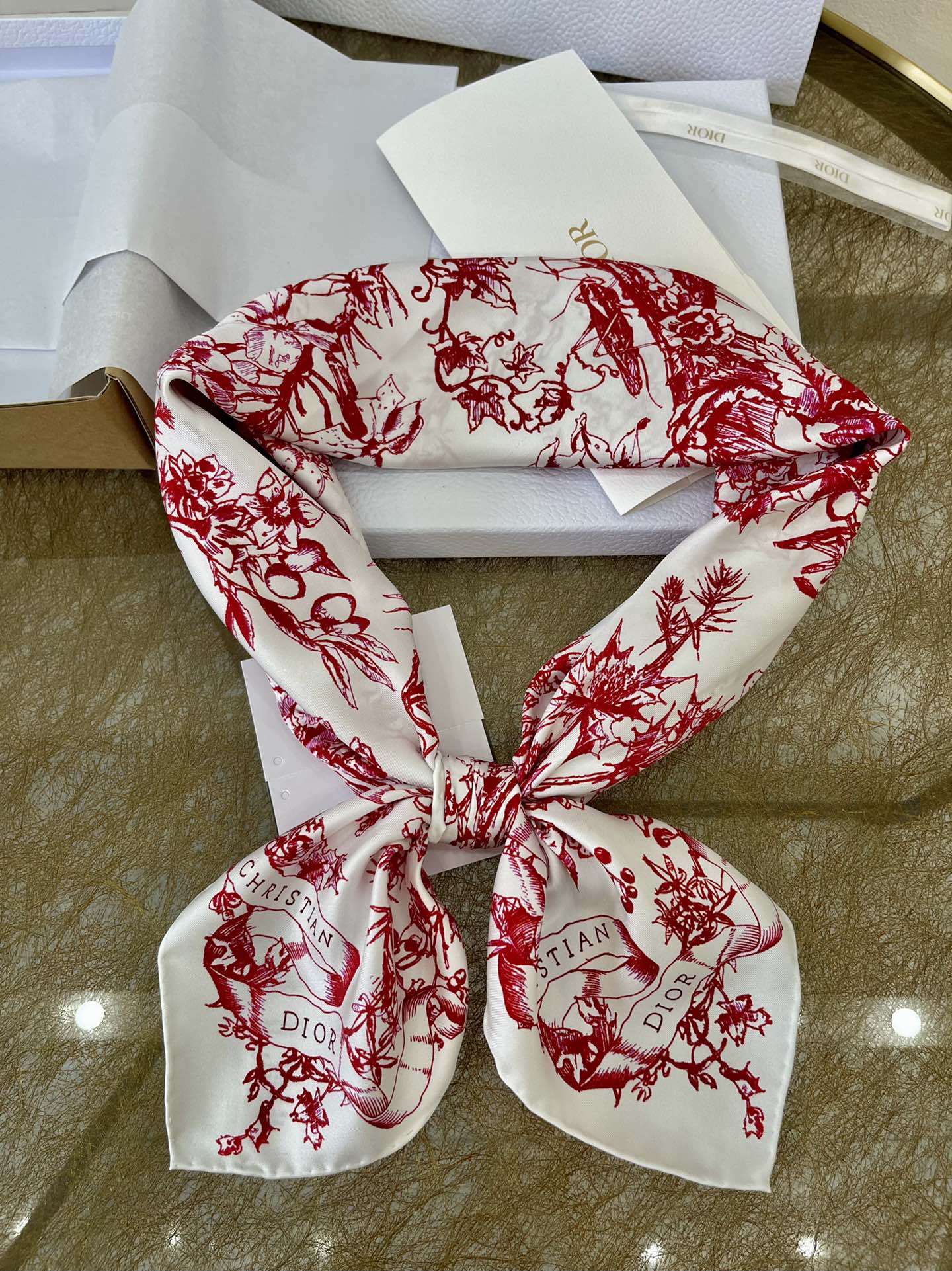 Dior迪奥100%真丝茹伊印花方巾