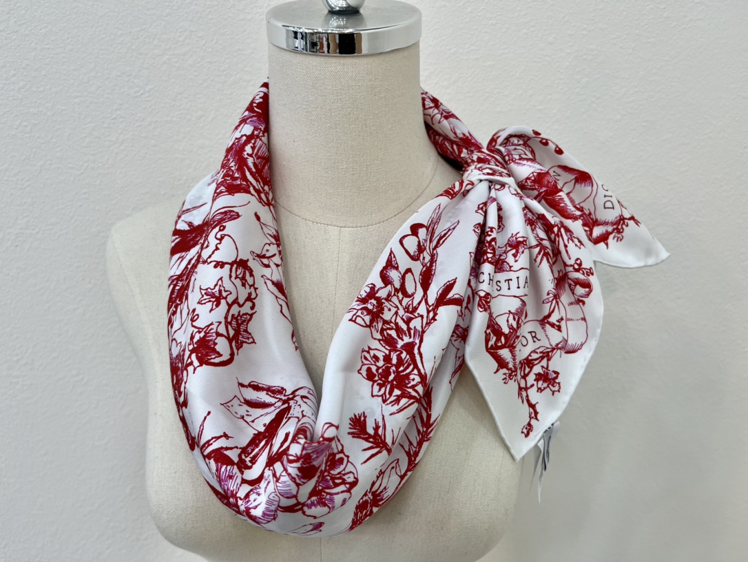 Dior迪奥100%真丝茹伊印花方巾