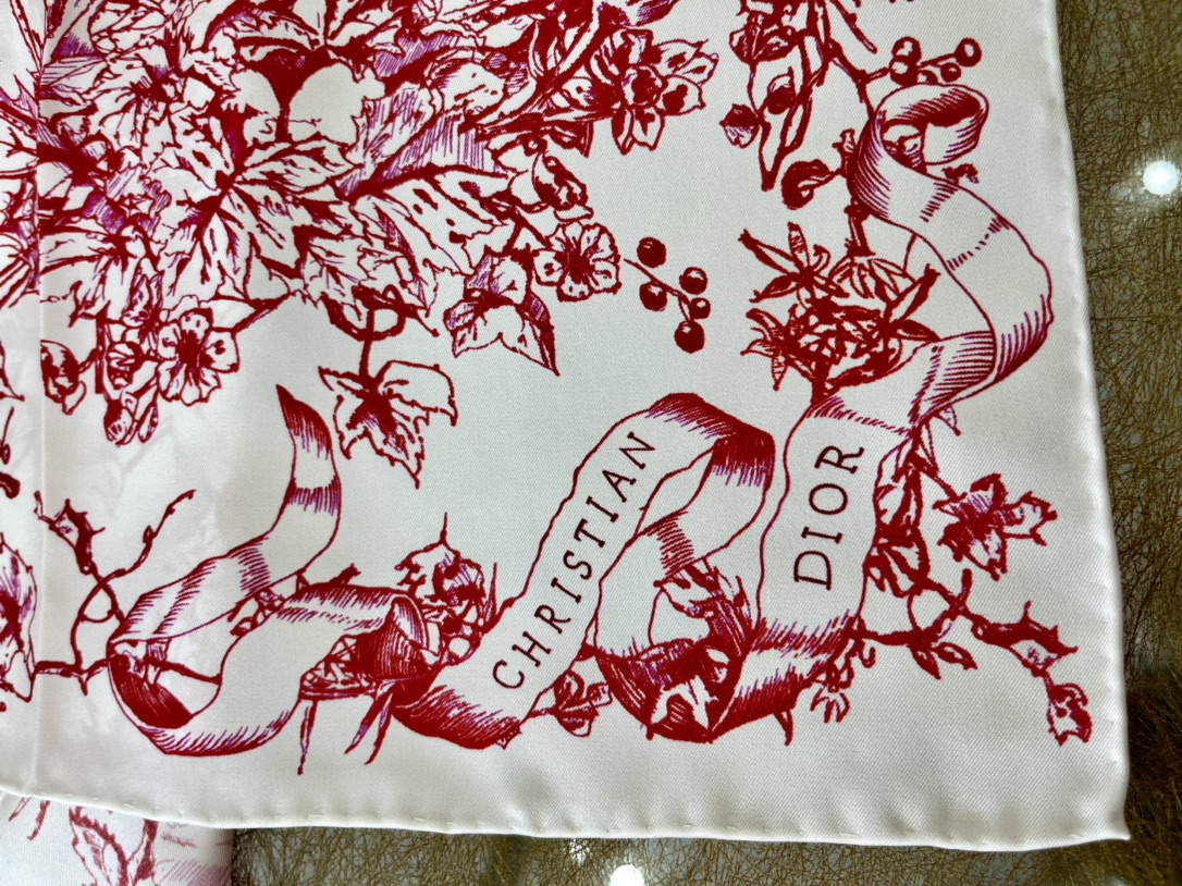 Dior迪奥100%真丝茹伊印花方巾