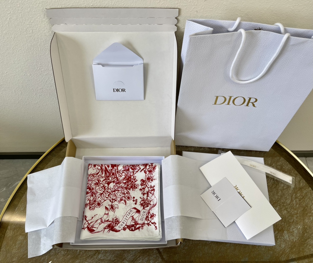Dior迪奥100%真丝茹伊印花方巾
