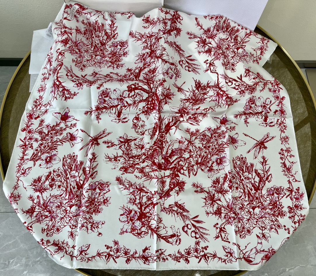 Dior迪奥100%真丝茹伊印花方巾